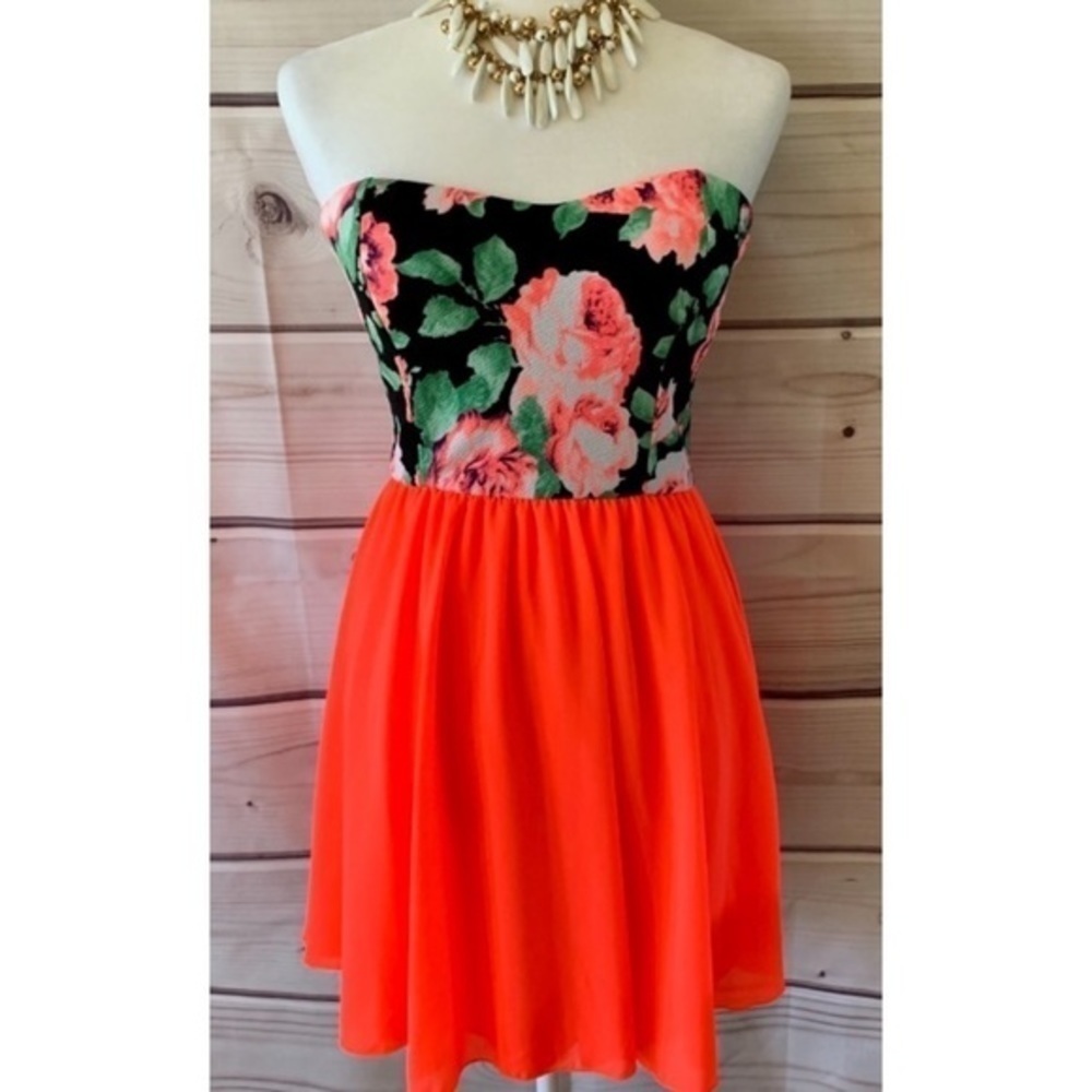 NWOT Filly Flair Floral Sheath Strapless Dress
